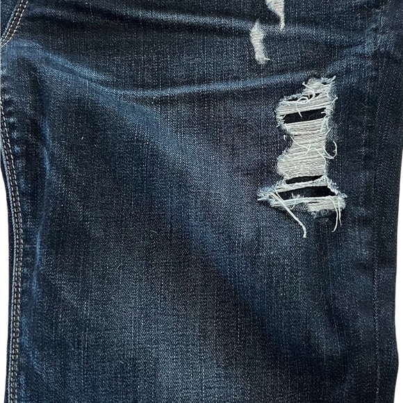 WHBM Dark Wash Distressed Crop Jean - Size 6 - Picture 6 of 7